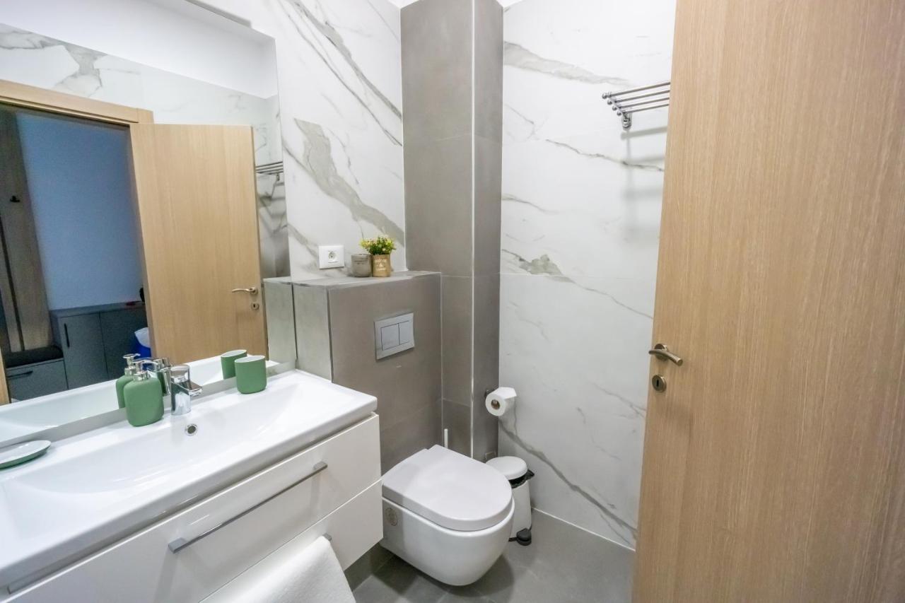 Your New And Modern Home ブカレスト エクステリア 写真