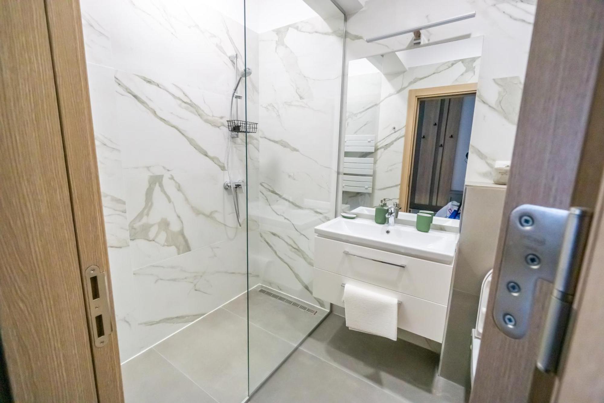 Your New And Modern Home ブカレスト エクステリア 写真